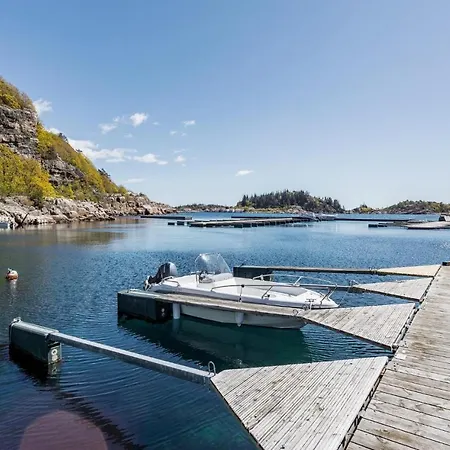 Feriehus Beautiful In Lindesnes With Kitchen